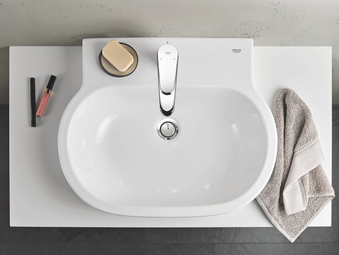 GROHE Eurodisc Cosmopolitan badkamerkraan M-size in chroom aan lavabo