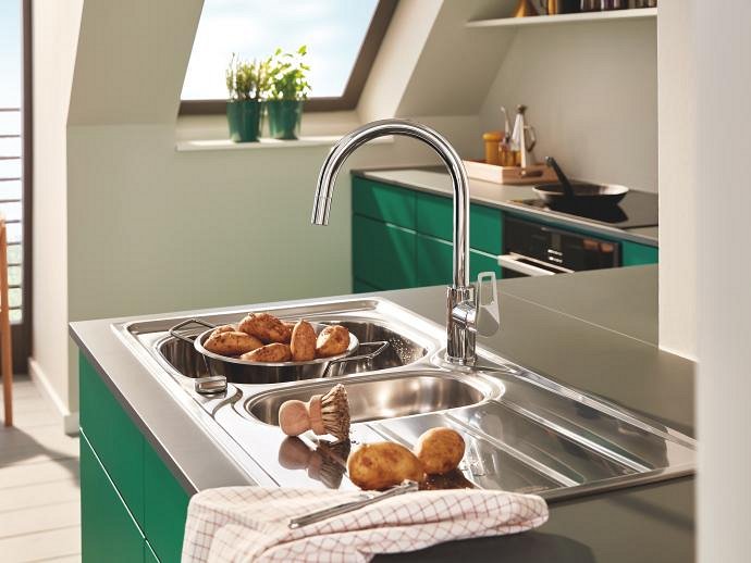 GROHE Baulines professional tap in modern kitchen 