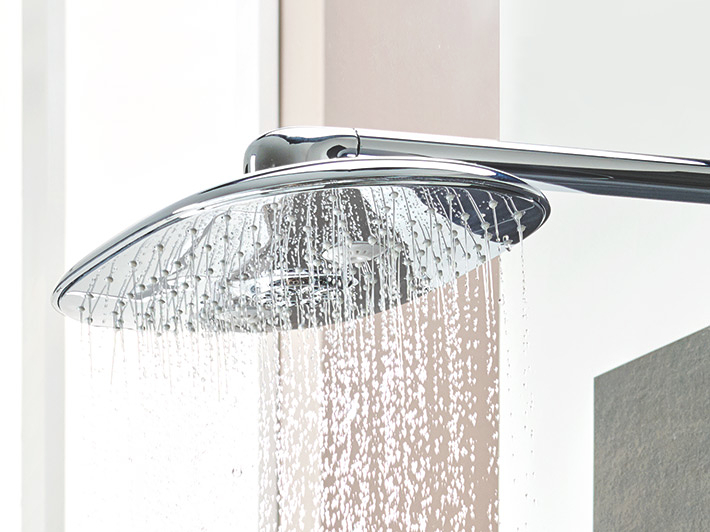 Chromen regendouchekop van sanitair merk GROHE