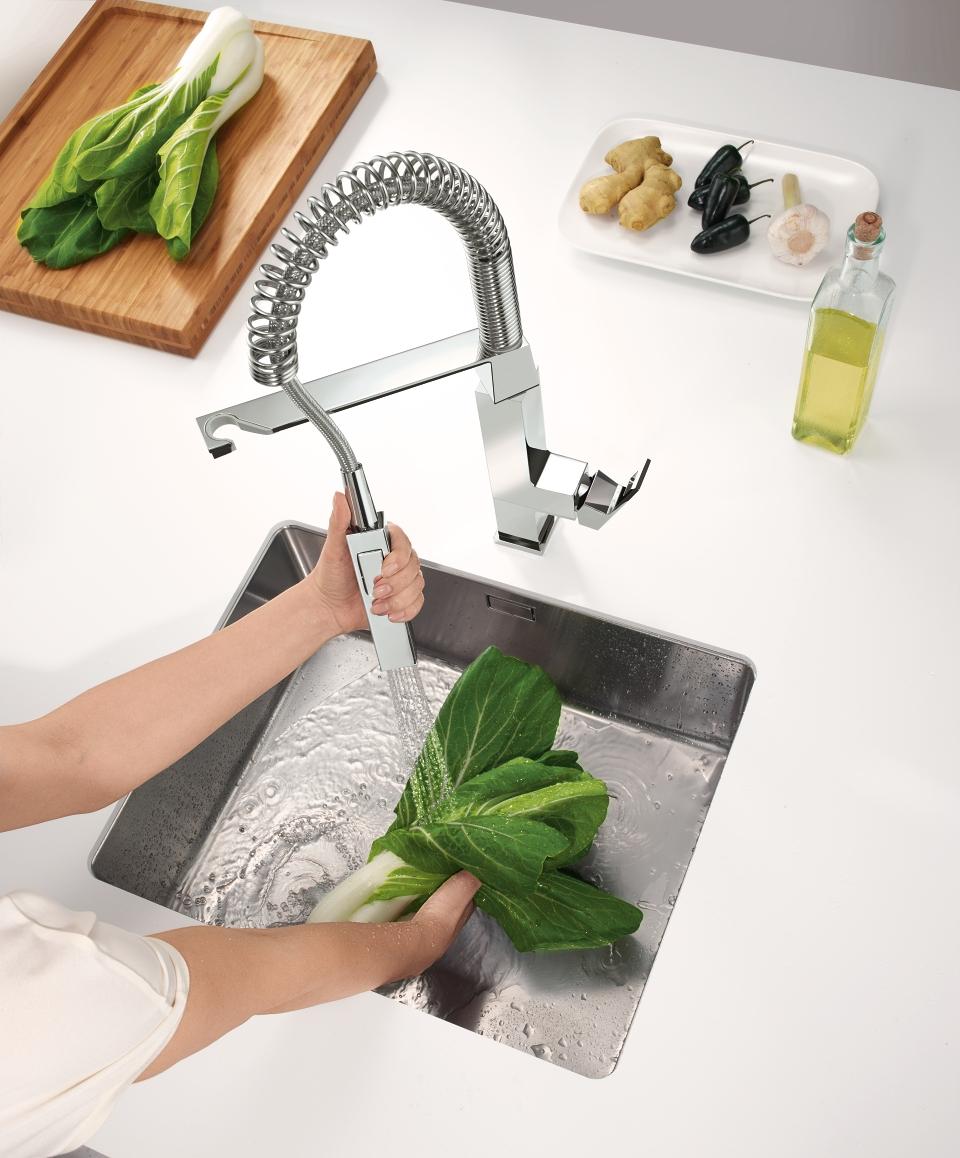 GROHE Eurocube robinet de cuisine en chrome avec douchette extractible pour un nettoyage facile des légumes