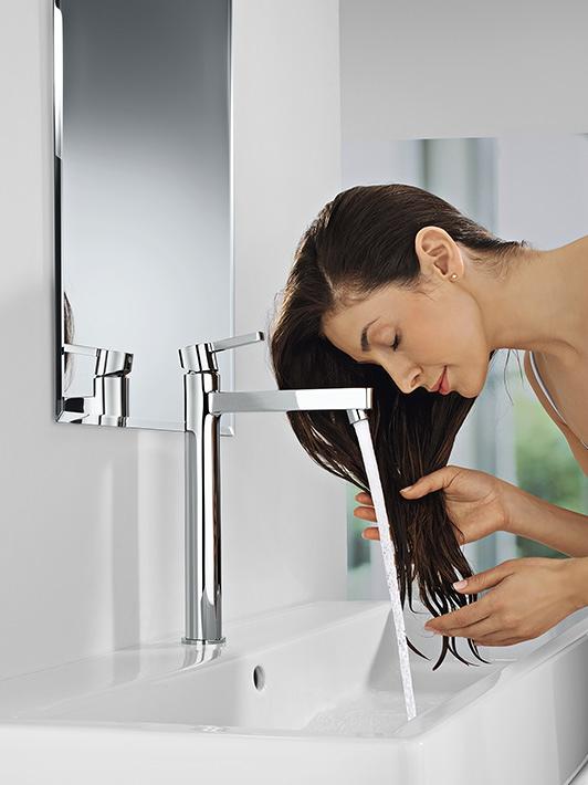 Tamanho XL: Uma torneira extragrande é ideal para lavatórios elegantes.