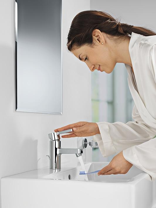 S-Size: een kraan met een standaardhoogte, ideaal voor dagelijkse korte handelingen zoals handen wassen 