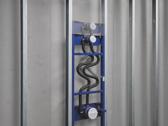 A close-up view of a GROHE Rapido Shower Frame, highlighting the blue frame and winding pipes and its height adjustability.