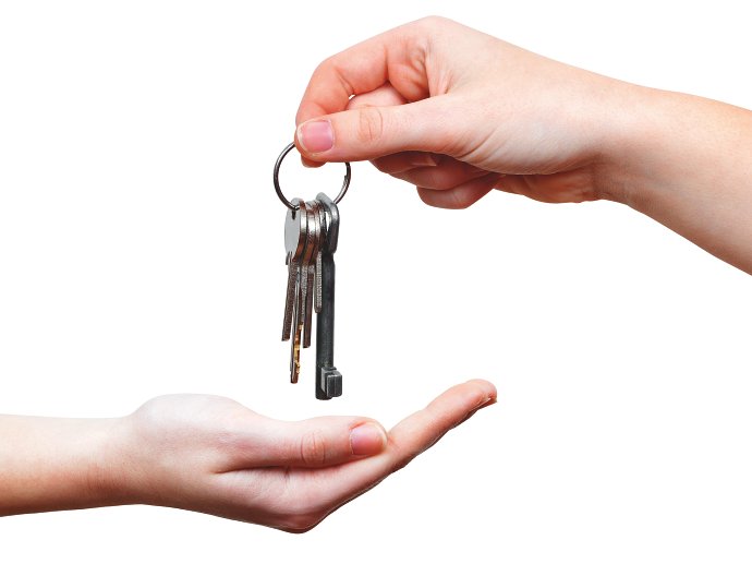 Donnez à vos voisins un double des clés de votre maison afin qu'ils puissent agir rapidement en cas de fuite ou d'inondation.