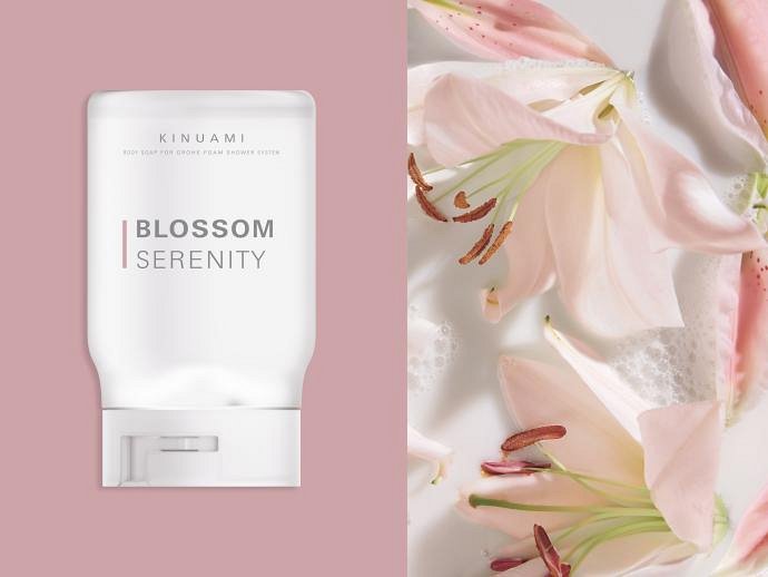 Kinuami Blossom Serenity to piankowe mydło o delikatnych nutach kwiatowych, inspirowane kwitnącymi liliami, zapewniające ukojenie dla skóry.