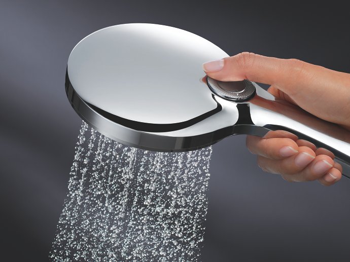 Rainshower SmartActive 150 with water flow 