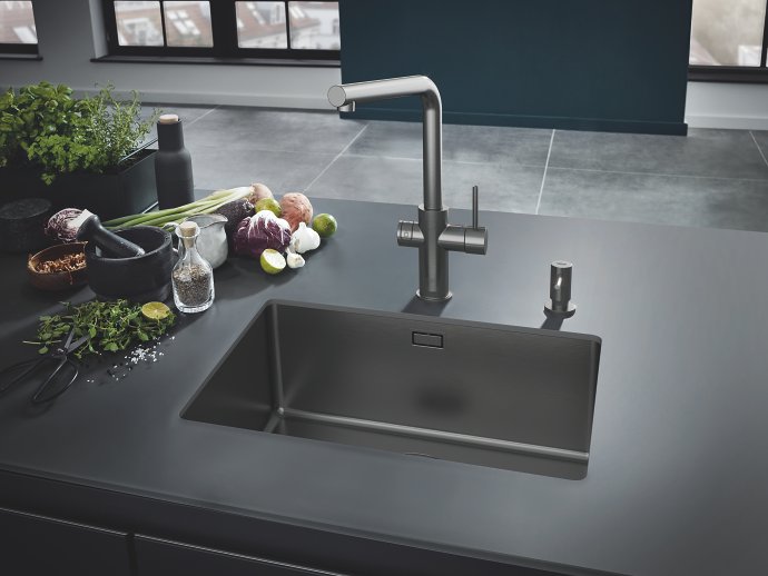 GROHE Hard Graphite anthracite taps 