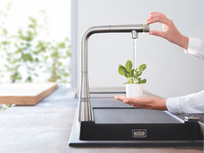 Robinets évier de cuisine Essence foot control Grohe