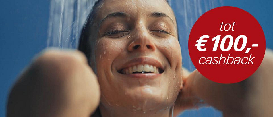 Vrouw die geniet van een GROHE douche