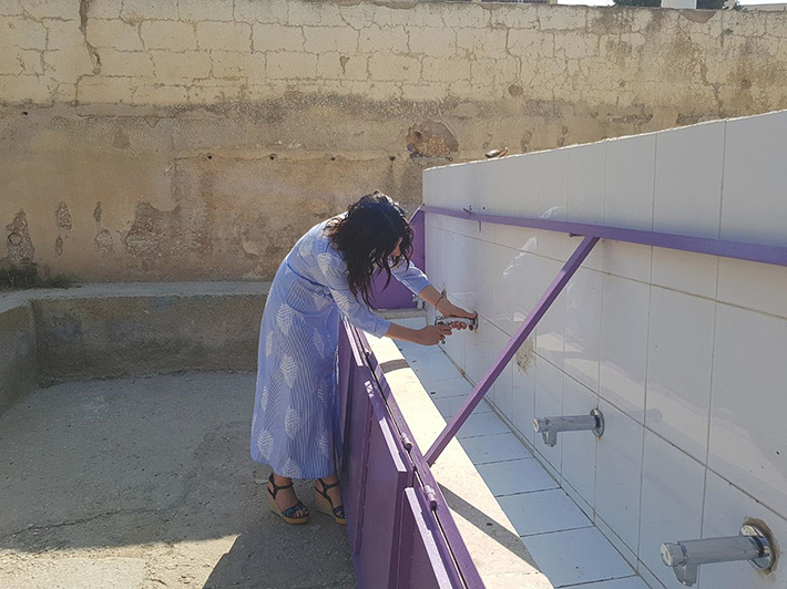 Lina Varytimidou von GROHE besuchte die Al Juwaida High-School in Jordanien, um sich einen Eindruck von den neuen wassersparenden GROHE Armaturen zu verschaffen.