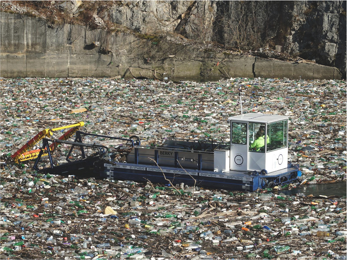 Garbage boat cleaning water by collecting plastic garbage 