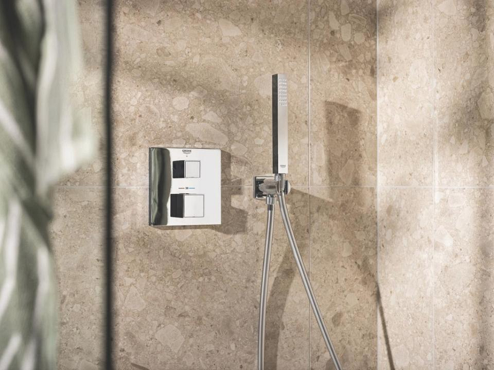 Inbouwdouche met vierkante elementen en stick