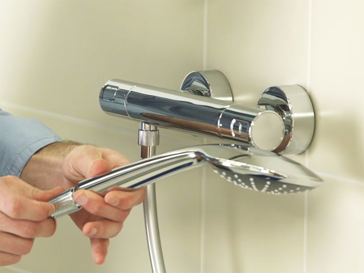 Guide d'installation changer un flexible et une douchette GROHE — free download