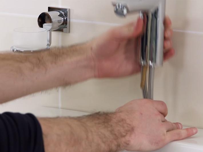 Comment changer une bonde de lavabo ? Le tuto vidéo