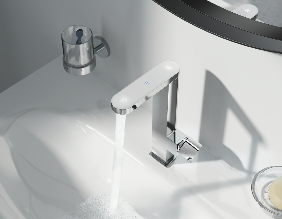 GROHE Plus wastafelkraan in chroom met LED-display met stromend water