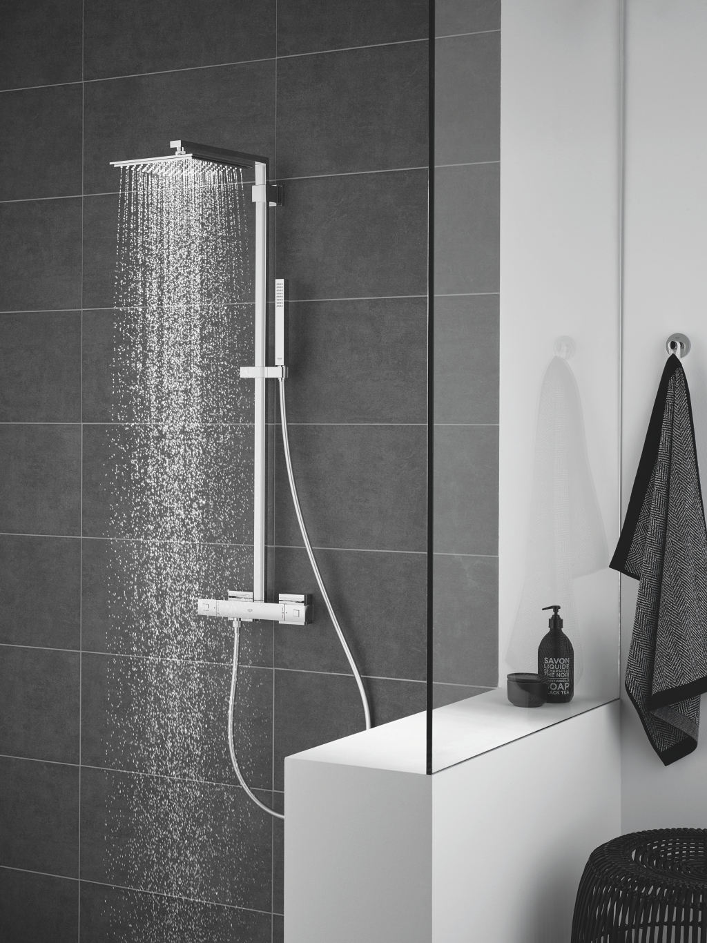Euphoria System 310 Shower system with thermostatic mixer for wall