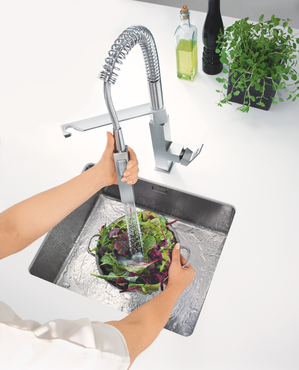 GROHE Eurocube robinet de cuisine en gris brossé avec douchette extractible pour un nettoyage facile des légumes