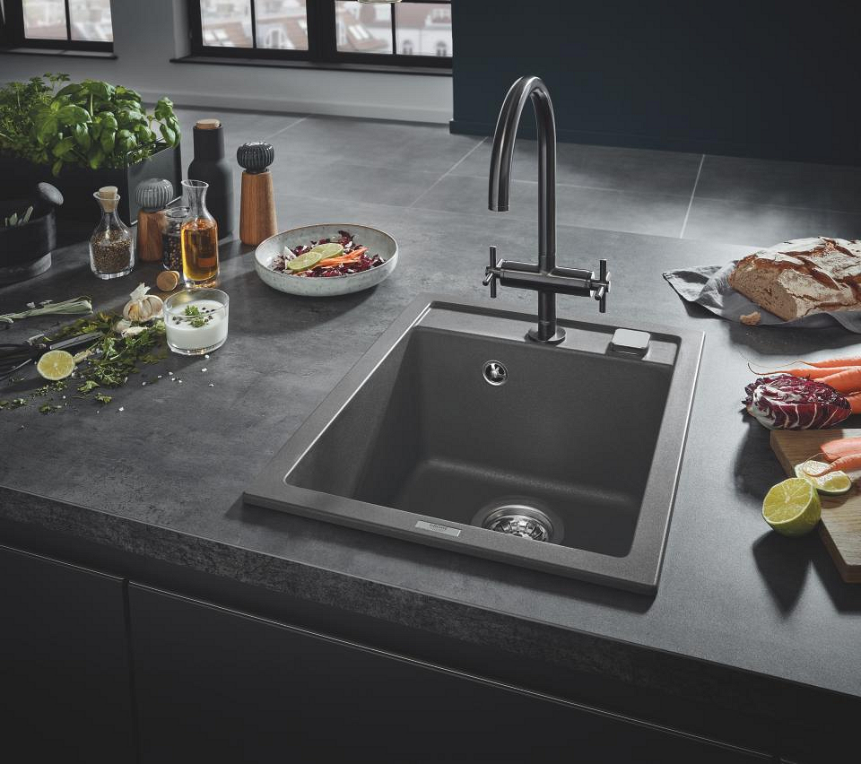 GROHE K700 évier de cuisine en composite en gris granite avec GROHE Atrio robinet de cuisine en gris foncé brossé