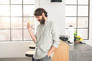 Thumbnail 11: GROHE Blue Fizz  'Advanced' Wassersprudler mit CO₂ Anzeige, Starter Set (1 x Trinkflasche, 1 x CO₂ Flasche)