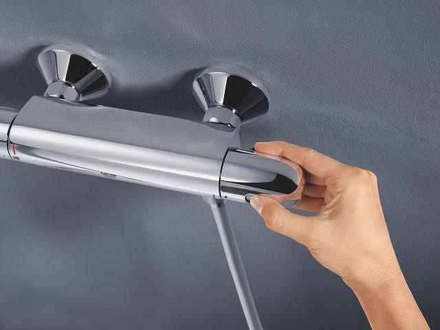 Thermostat shower mixer