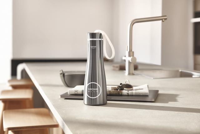 Vignette 3: GROHE Blue Bouteille thermo